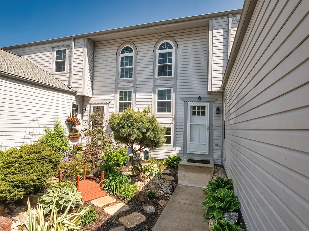 1131 Valleyview Dr, Lawrence, PA 15055