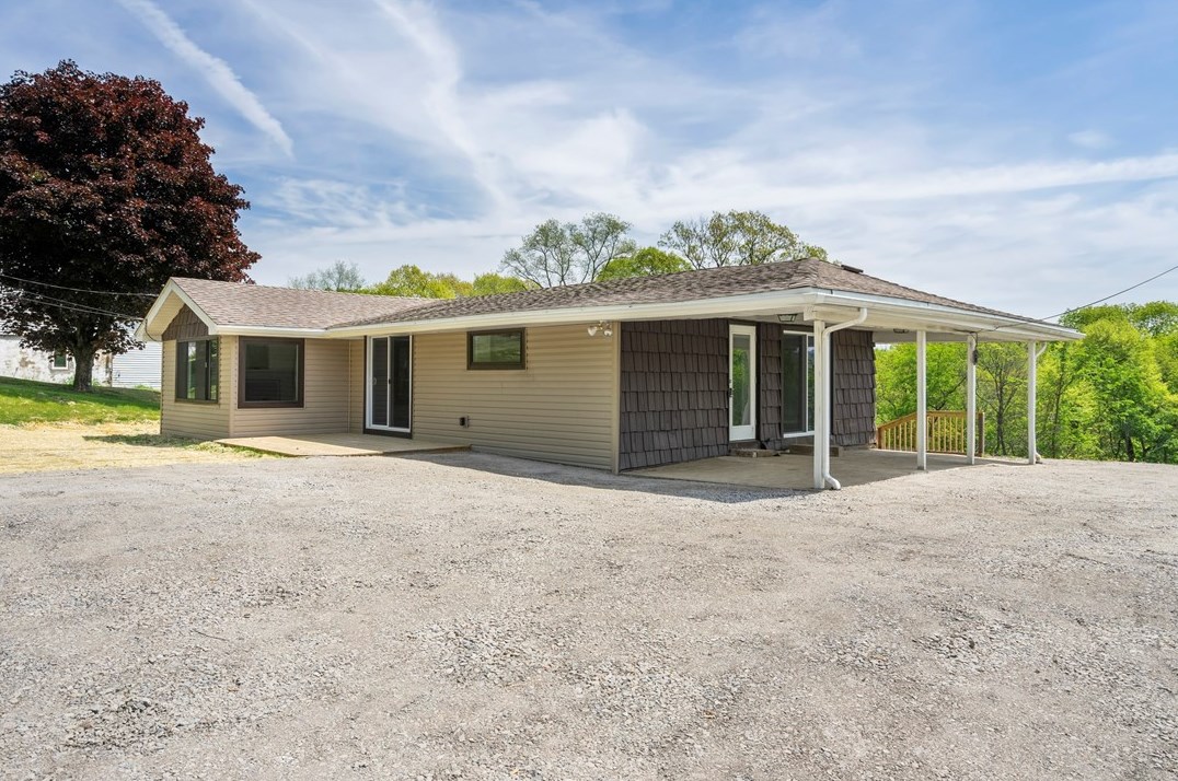 326 Trailer Blvd, New Kensington, PA 15068