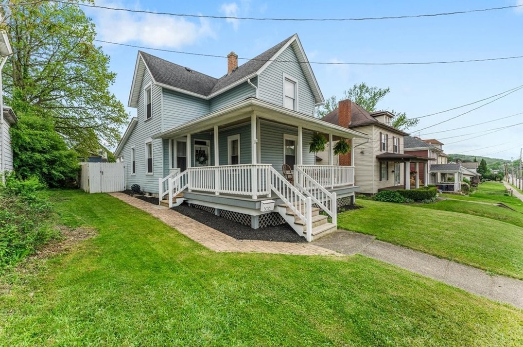 506 W New Castle St, Zelienople, PA 16063