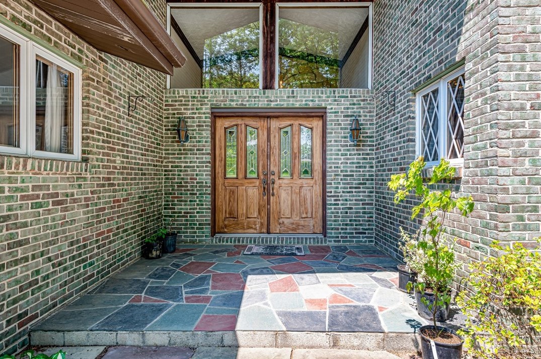 136 Milheim Dr, Butler, PA 16001