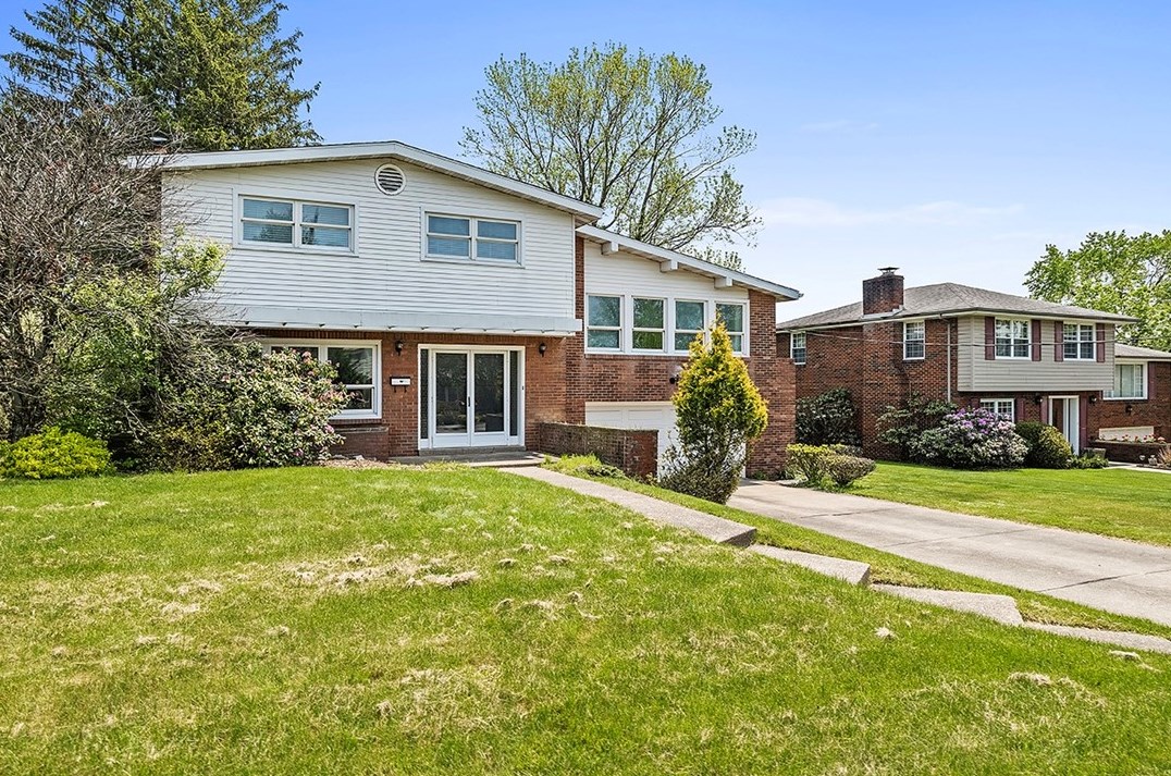 1305 Knollwood Dr, Monroeville, PA 15146-4415