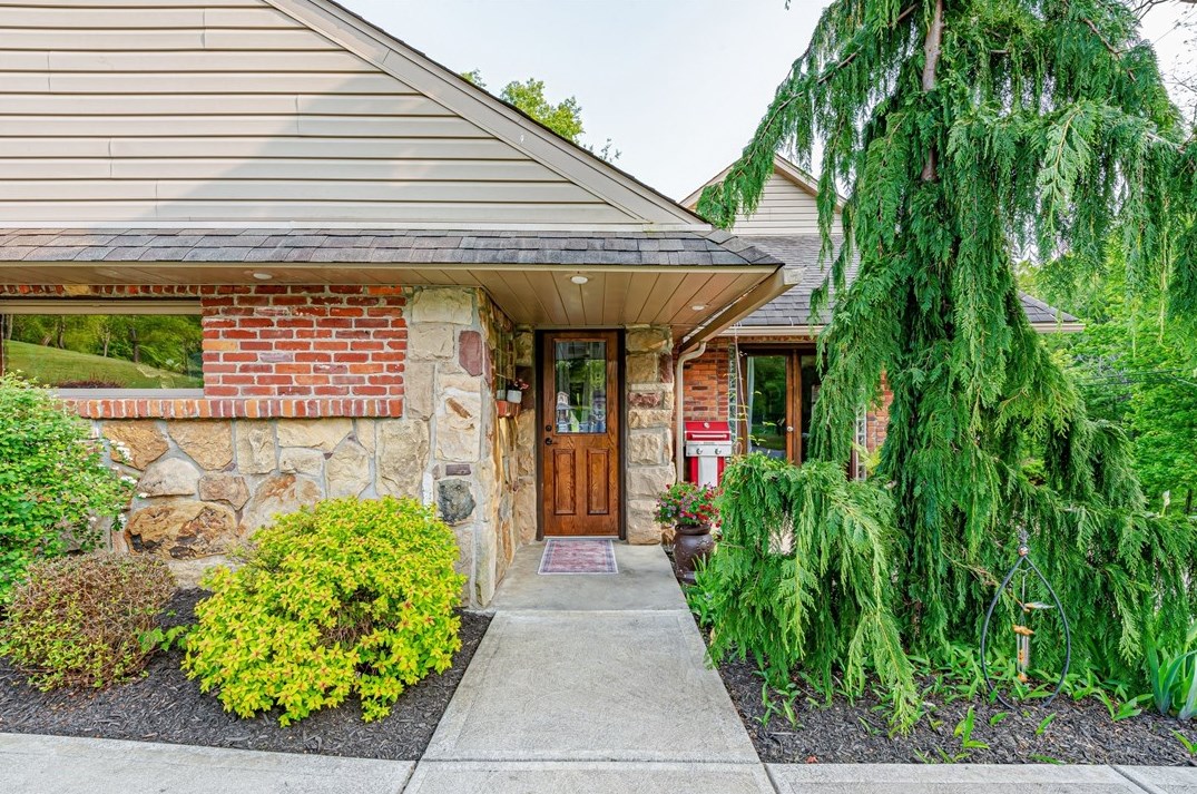214 Ashbaugh Rd, Jeannette, PA 15644