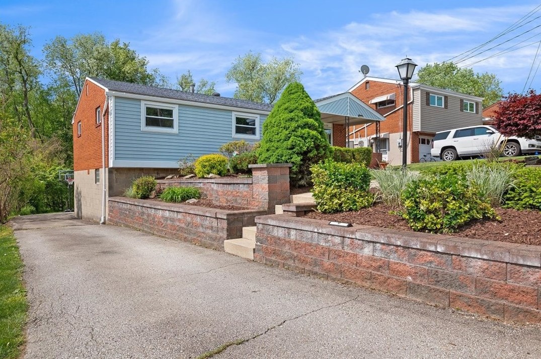 14150 Wayne Dr, North Huntingdon, PA 15642