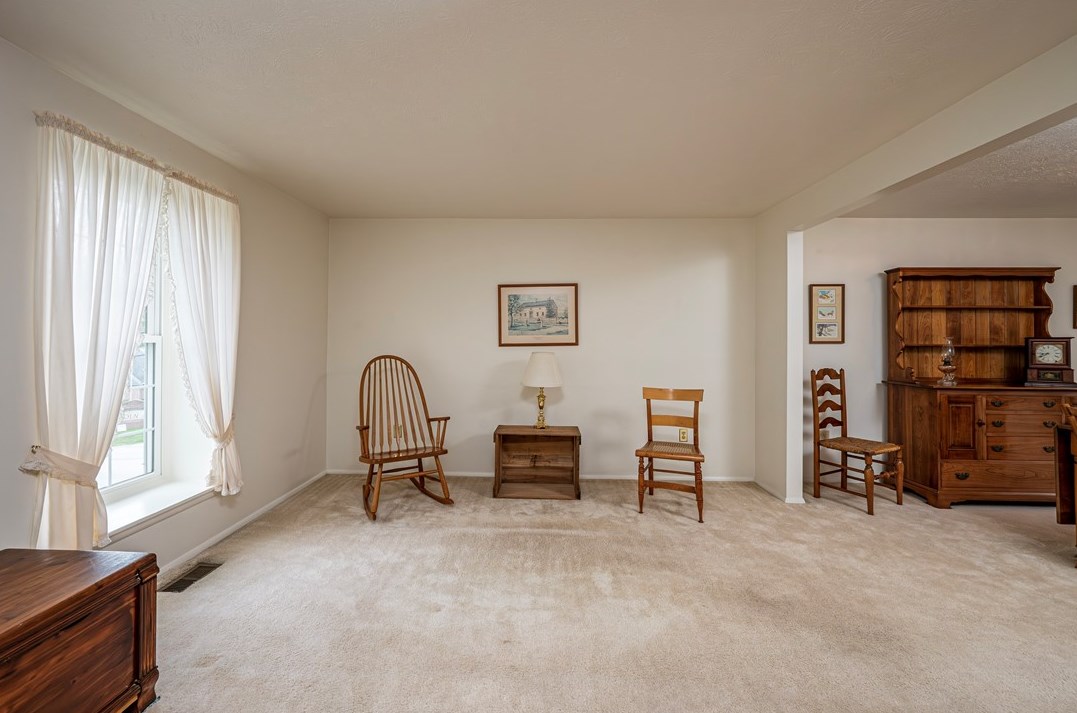 8960 Delaware Ave, North Huntingdon, PA 15642