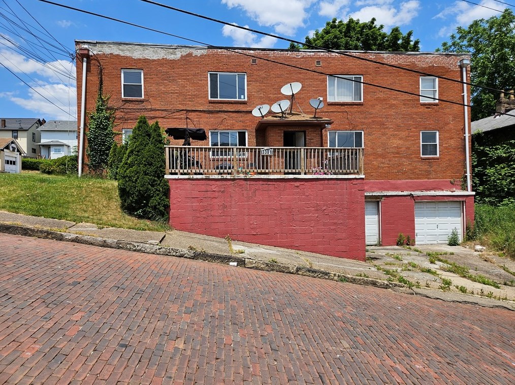 3301 Grover St, McKeesport, PA 15132