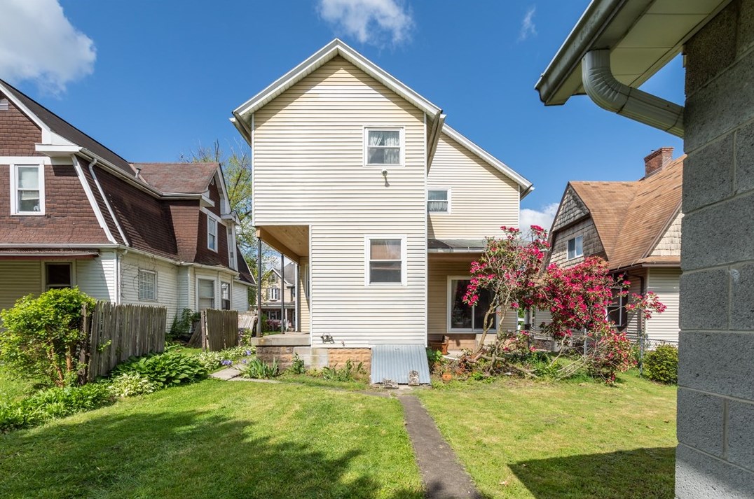 1215 Chestnut St, Connellsville, PA 15425