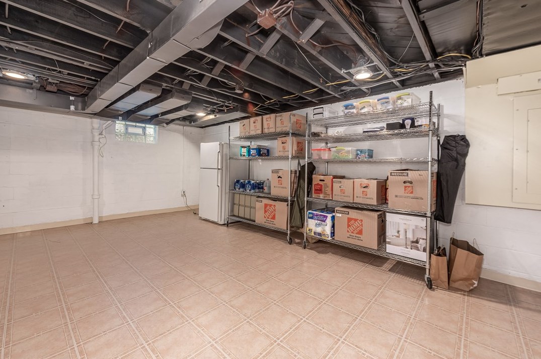 2037 Grandview Farms Ct, Bethel Park PA  15102-3722 exterior