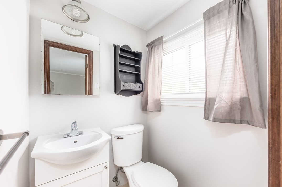 2037 Grandview Farms Ct, Bethel Park PA  15102-3722 exterior