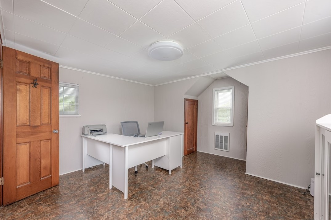 2037 Grandview Farms Ct, Bethel Park PA  15102-3722 exterior