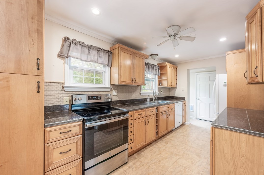 2037 Grandview Farms Ct, Bethel Park, PA 15102-3723