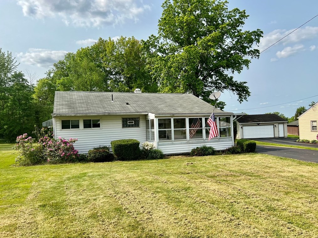 33 Upper Idlewild Dr, New Castle, PA 16101