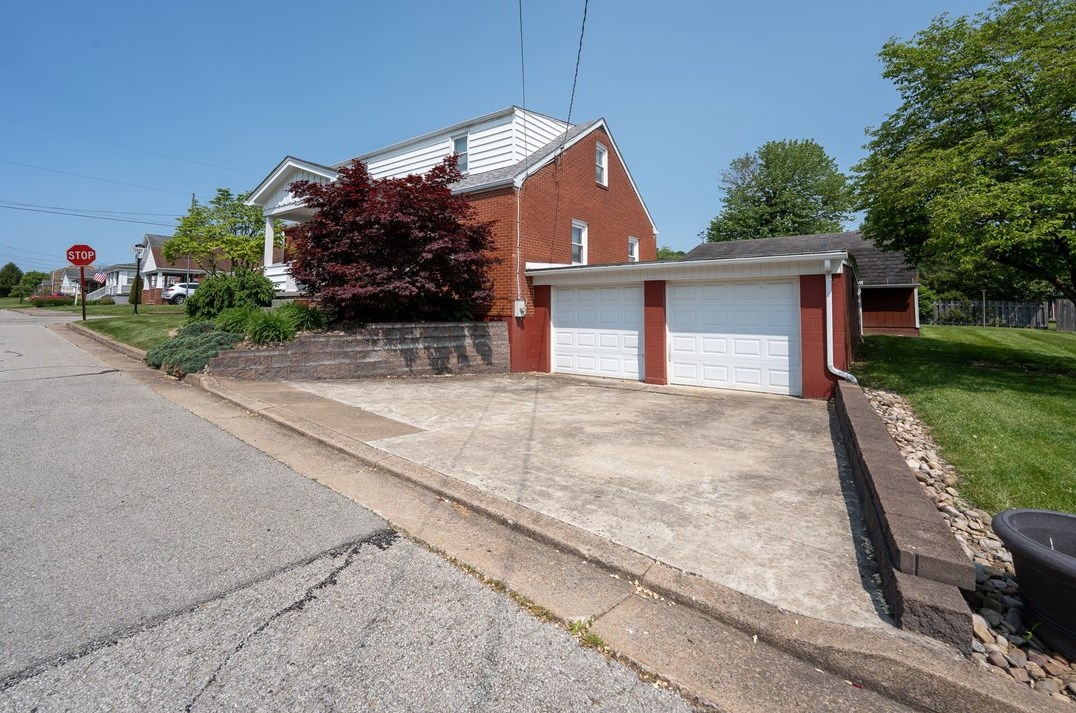 200 E 4th Ave, Latrobe, PA 15650
