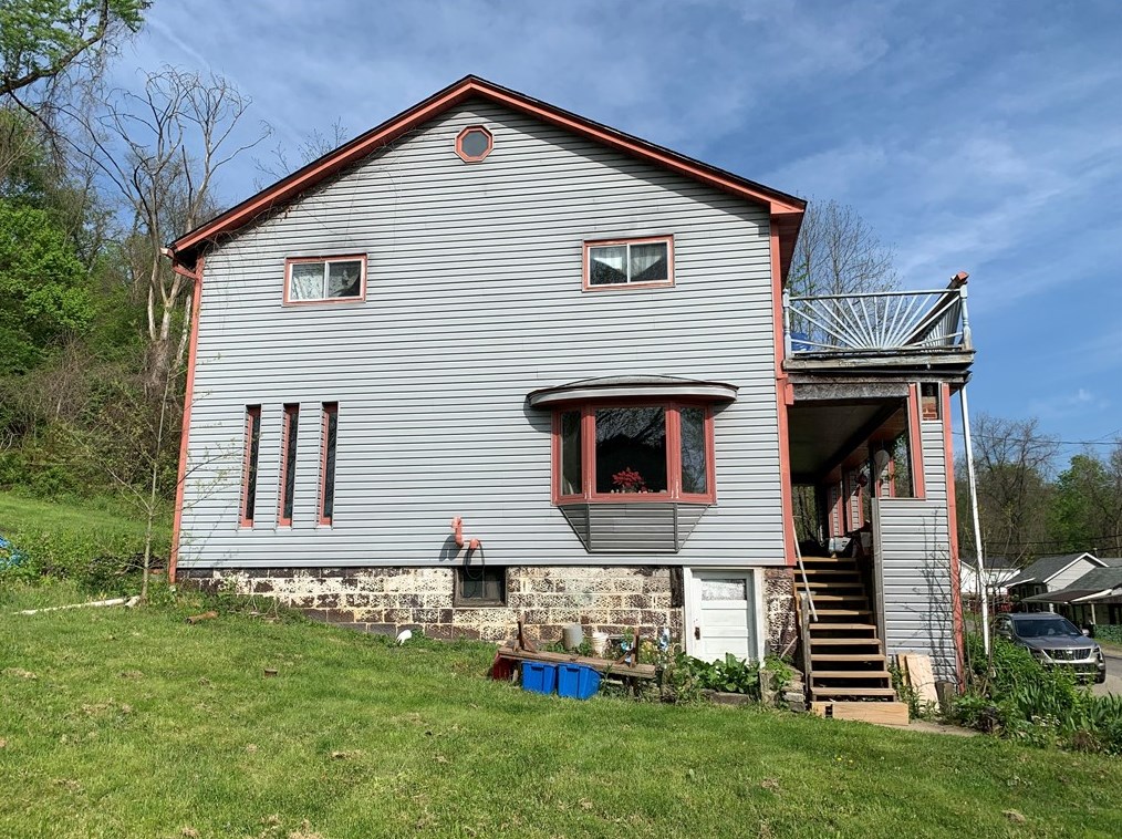 2513 Grove Rd, Library, PA 15129