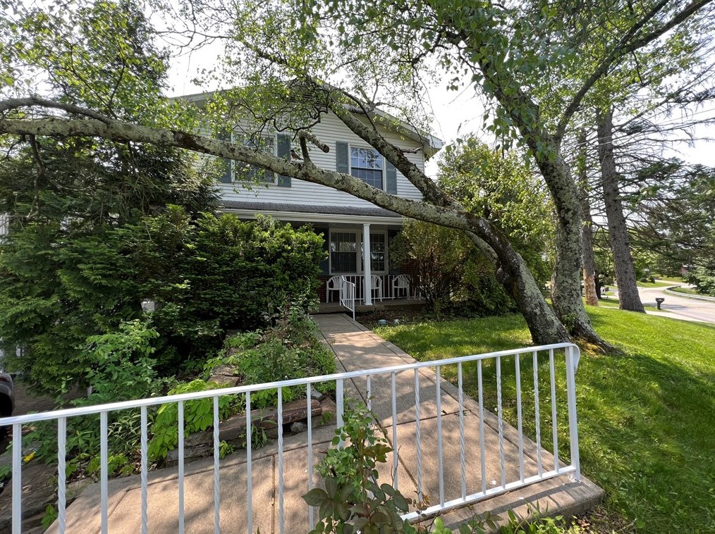 101 Northumberland Dr, North Huntingdon, PA 15642-3230