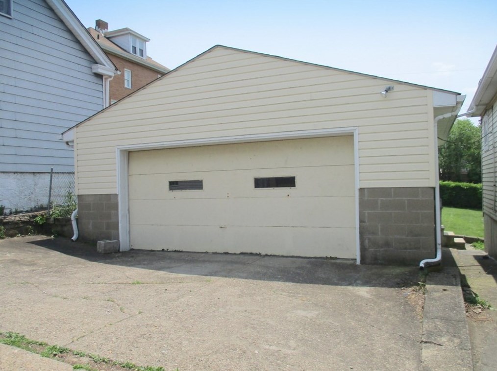 811 Kerr St, Ambridge, PA 15003