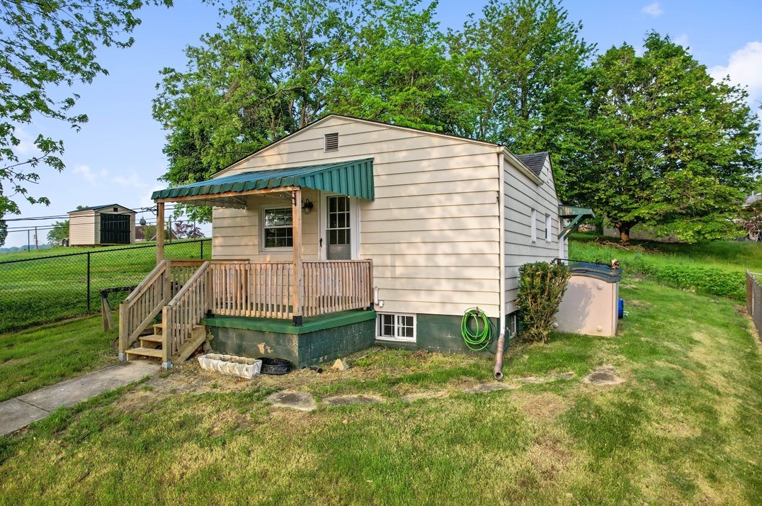 27 Lavonne Ave, North Charleroi, PA 15022