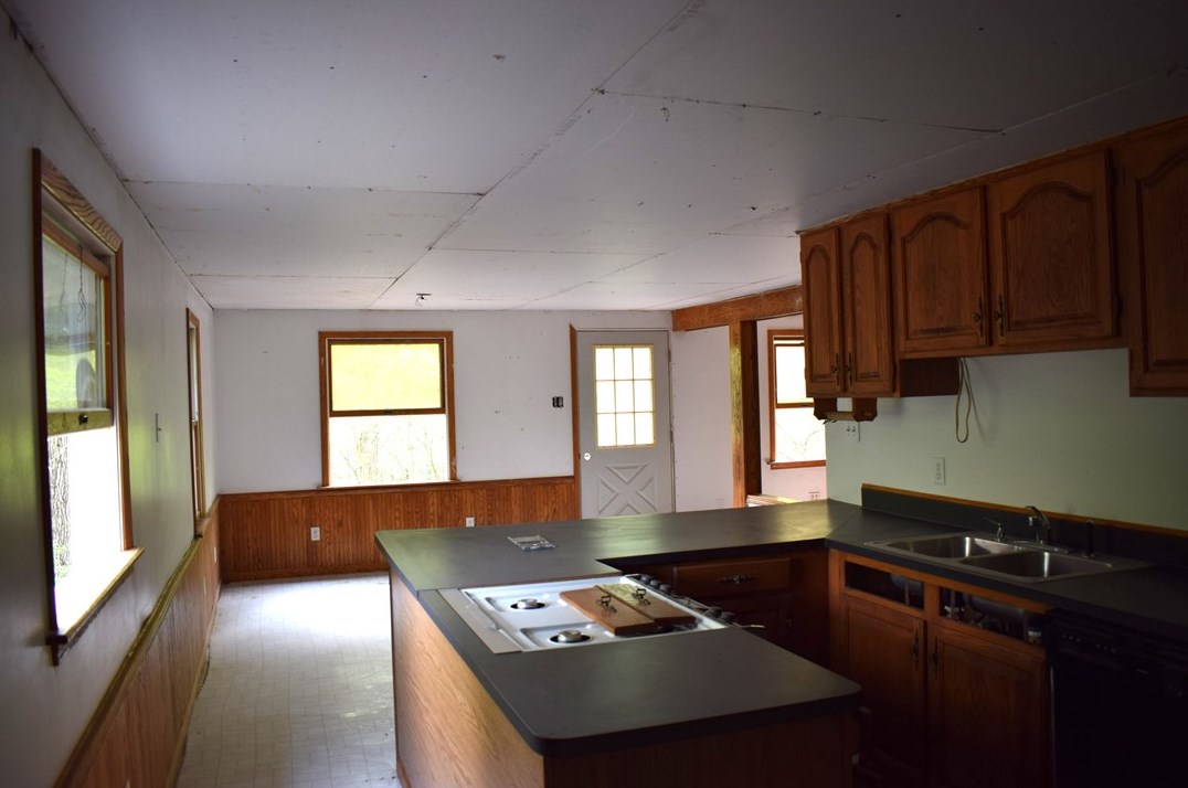 192 Millbrook Rd, Mercer, PA 16137-5432