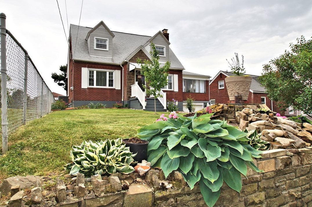 1208 Lewis Ave, Jeannette, PA 15644