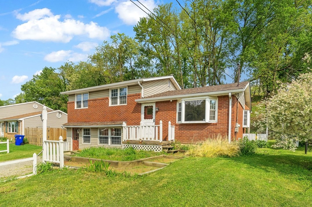 514 Hankey Farms Dr North, Noblestown, PA 15071