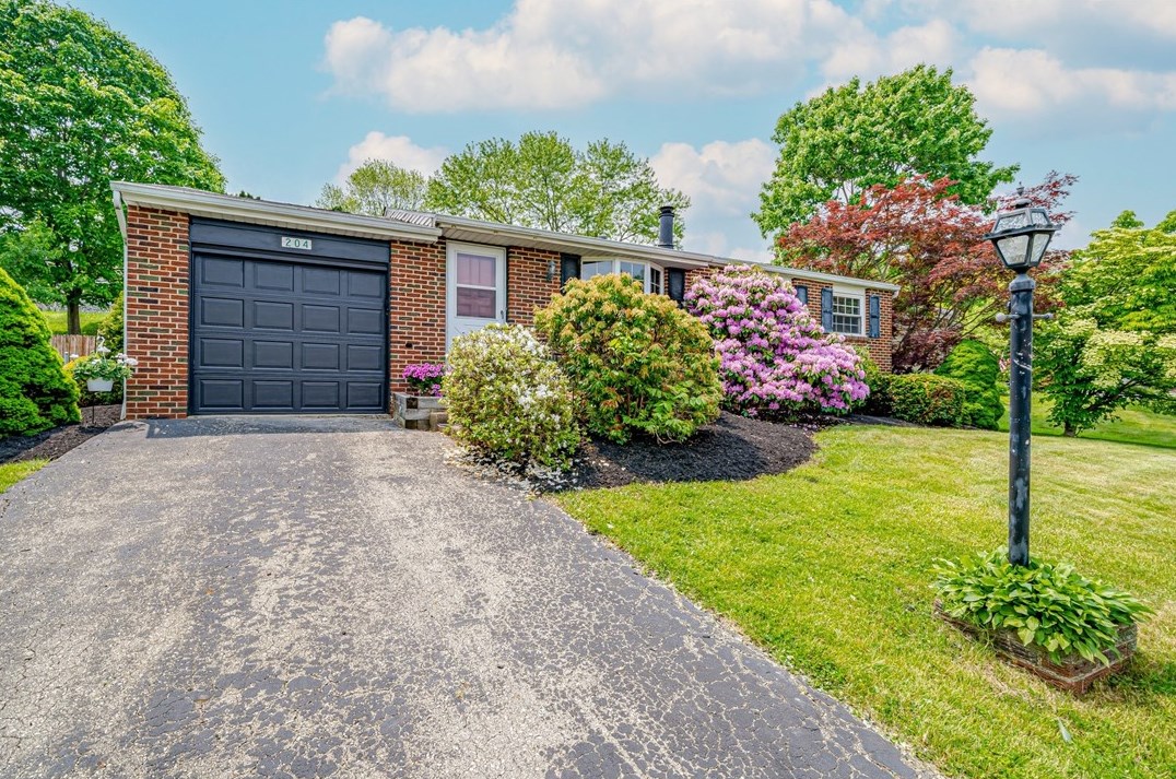 204 Quail Dr, Greensburg, PA 15601