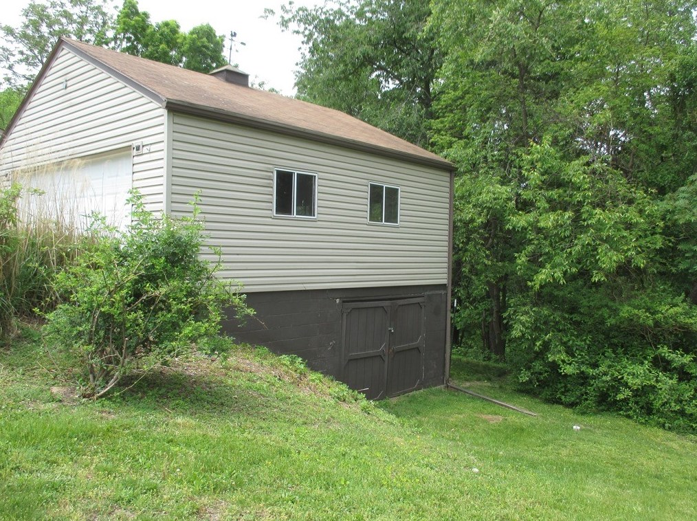 14 Krepps Rd, Ambridge, PA 15003