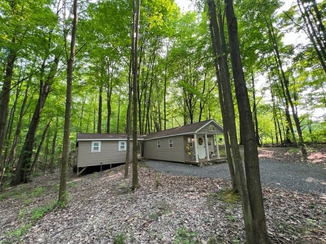 22 Hickory Rd, Greenville, PA 16125