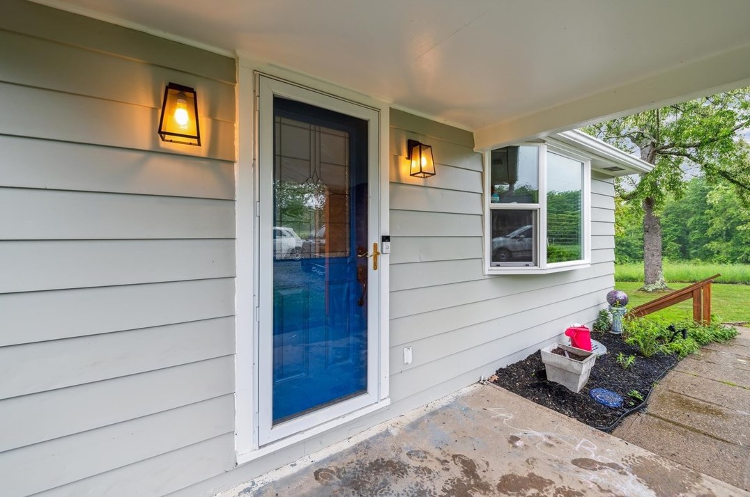 301 Chestnut Ln, Jeannette, PA 15644