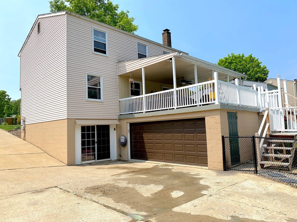 229 Partridge Dr, Greensburg PA  15601-4725 exterior