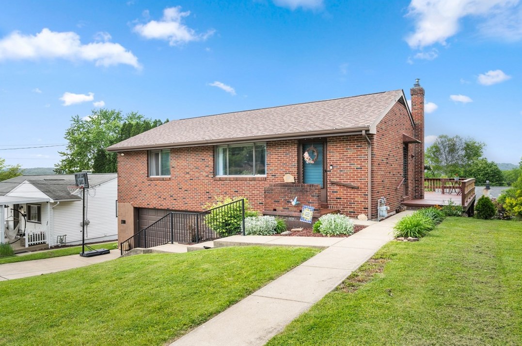 210 Fairlawn Blvd, Zelienople, PA 16063