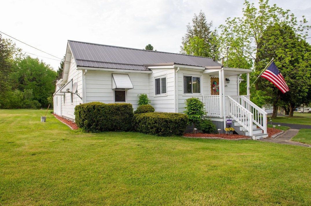 2251 Mercer Rd, Stoneboro, PA 16153