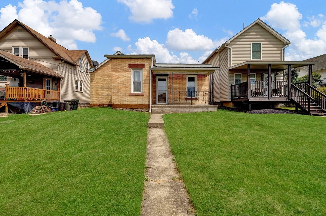 637 Line Ave, Ellwood City PA  16117-1124 exterior