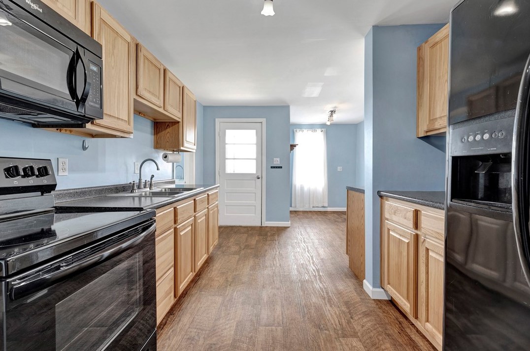 637 Line Ave, Ellwood City PA  16117-1124 exterior