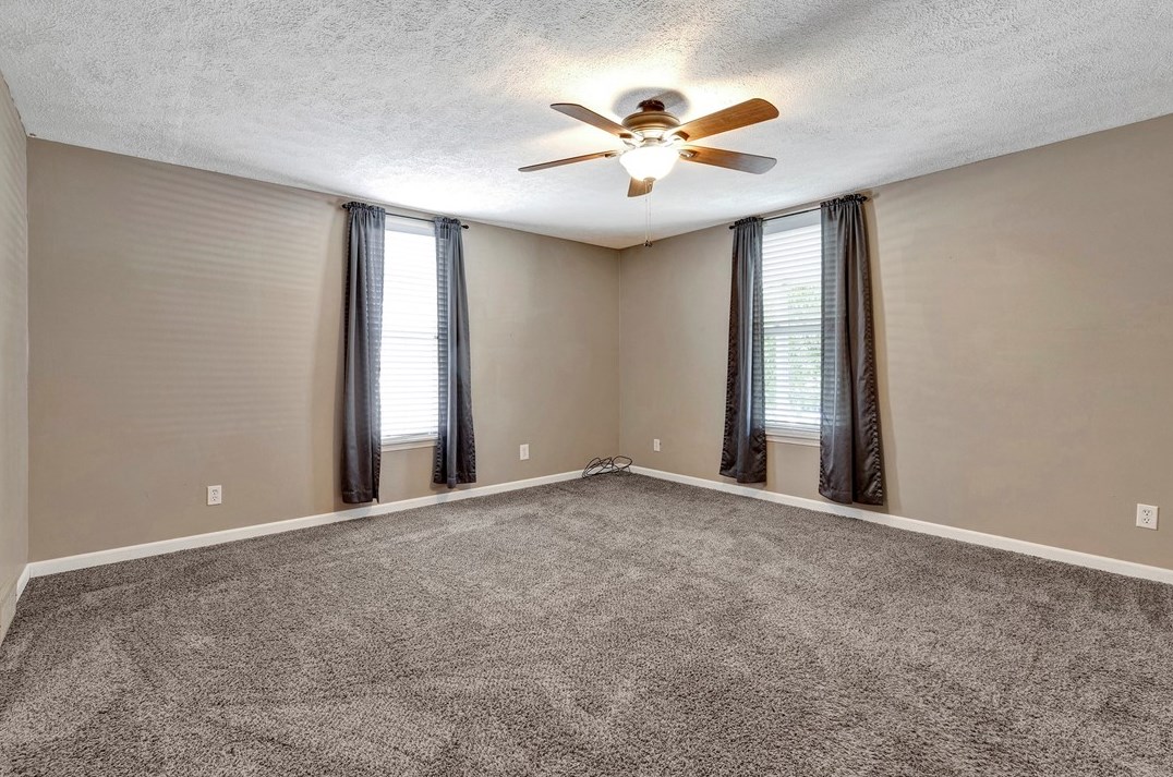 637 Line Ave, Ellwood City PA  16117-1124 exterior