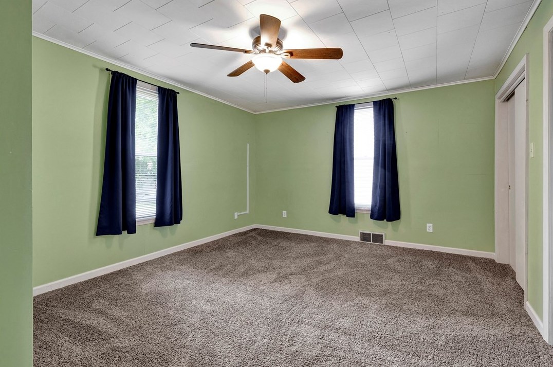 637 Line Ave, Ellwood City PA  16117-1124 exterior