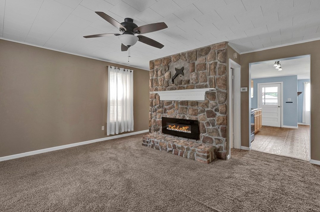 637 Line Ave, Ellwood City PA  16117-1124 exterior