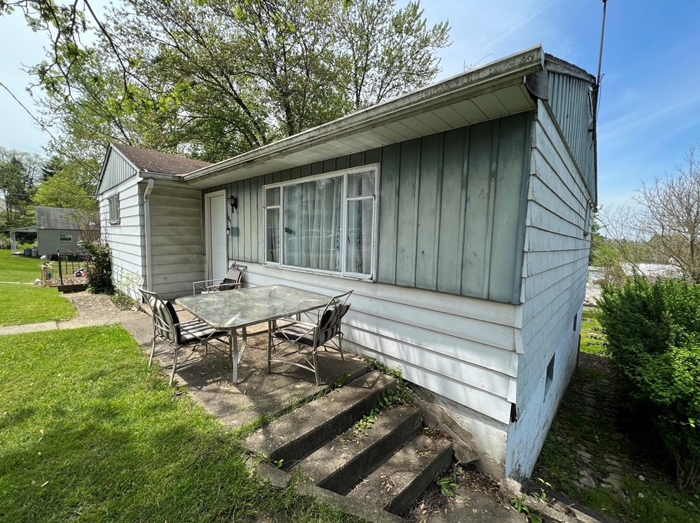 669 Buena Vista St, Washington, PA 15301-5311