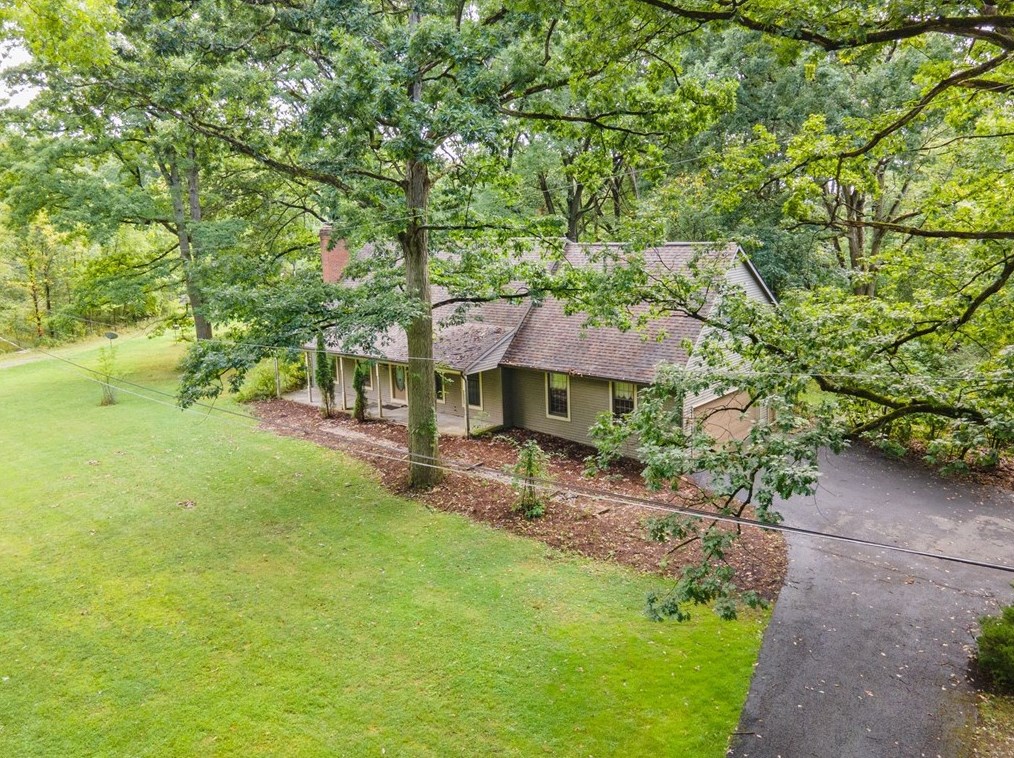 3050 Eldogor Ln, New Castle, PA 16105