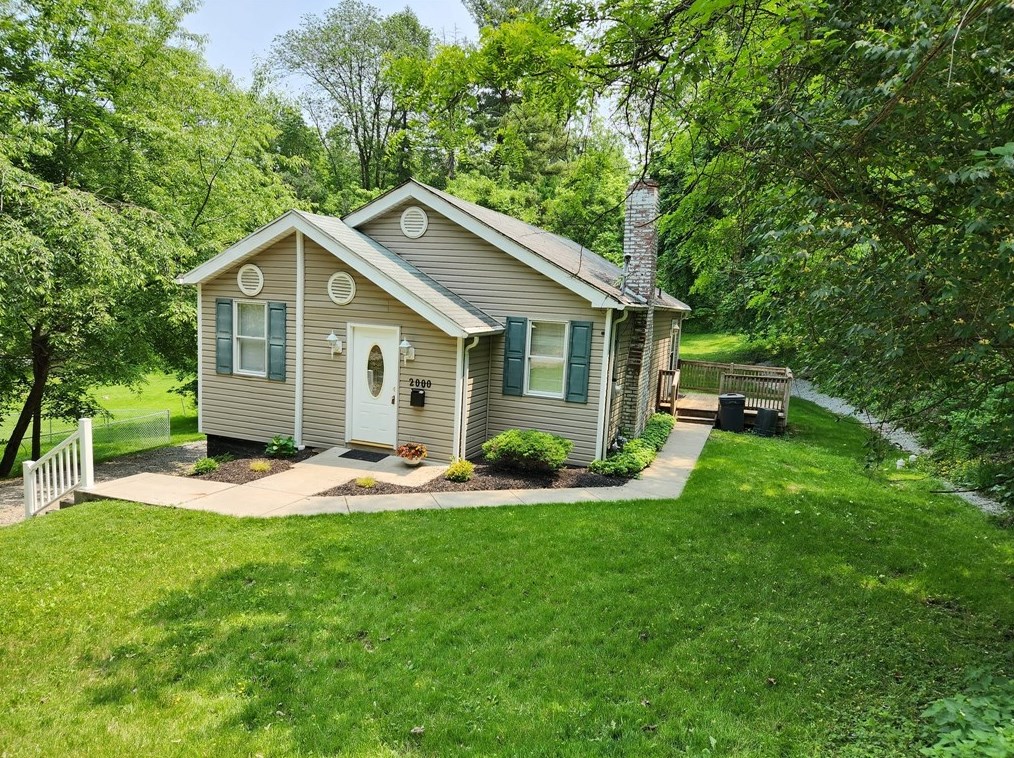 2000 Hillcrest St, Bethel Park, PA 15102-2104