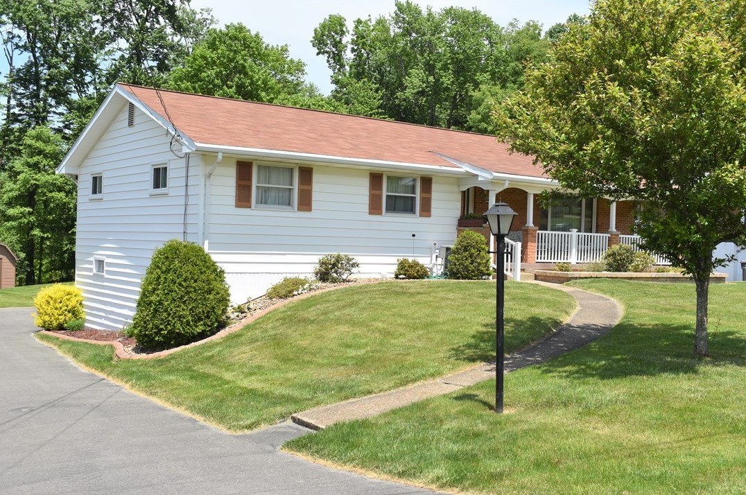 112 Covewood Dr, Butler, PA 16001