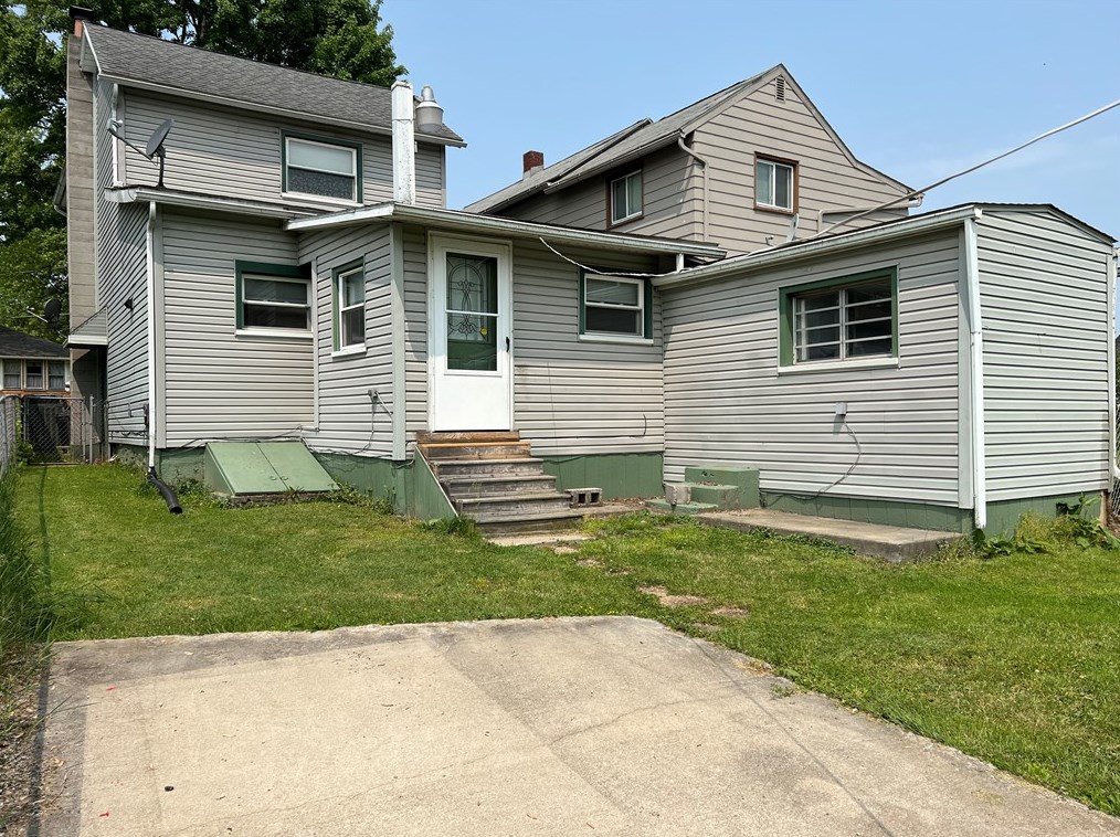 2211 Gilmore St, New Castle, PA 16102