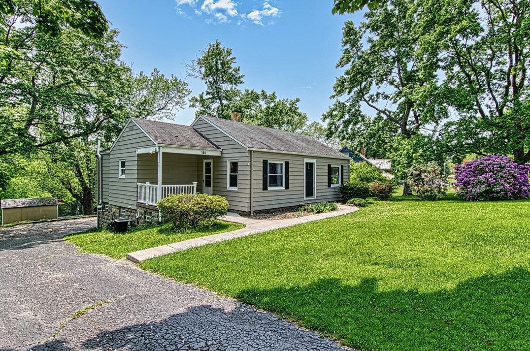 145 Oakville Rd, Beaver Falls, PA 15010