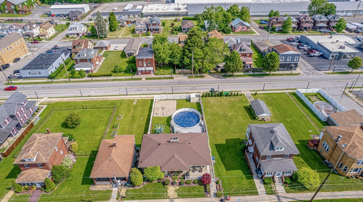 1112 Center Ave, Ellwood City, PA 16117