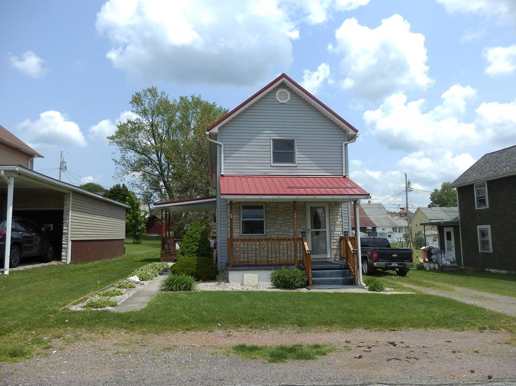 11 Fourth St, Cairnbrook, PA
