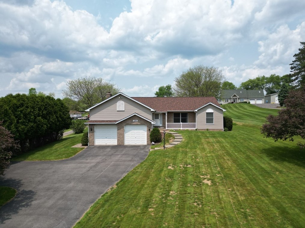 295 Holyoke Rd, Butler, PA 16001