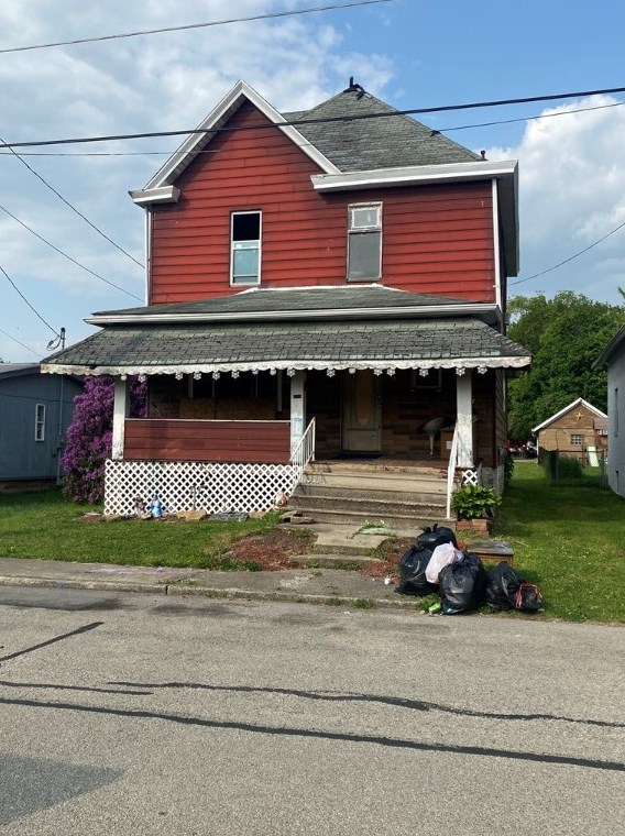 311 Vine St, Connellsville, PA 15425