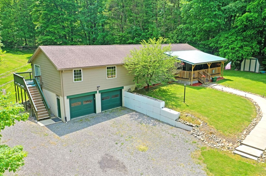 7926 W Market St, Mercer, PA 16137