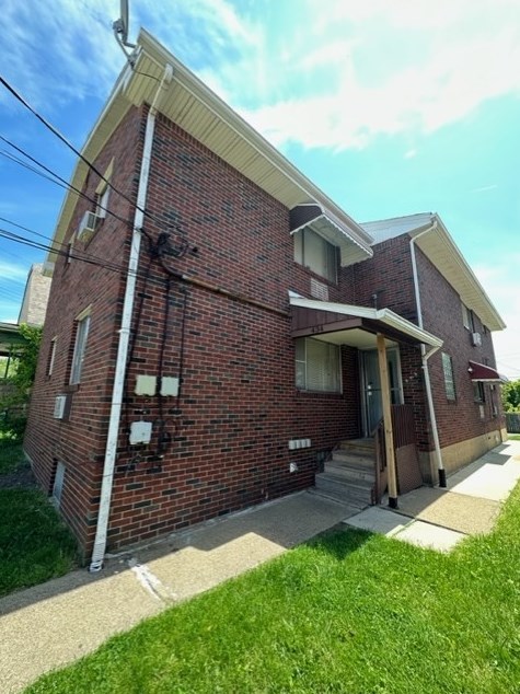 434 Miami St, East Mckeesport, PA 15035-1421