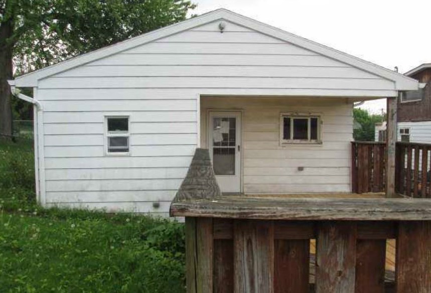 181 Barnett St, Washington, PA 15301-2209