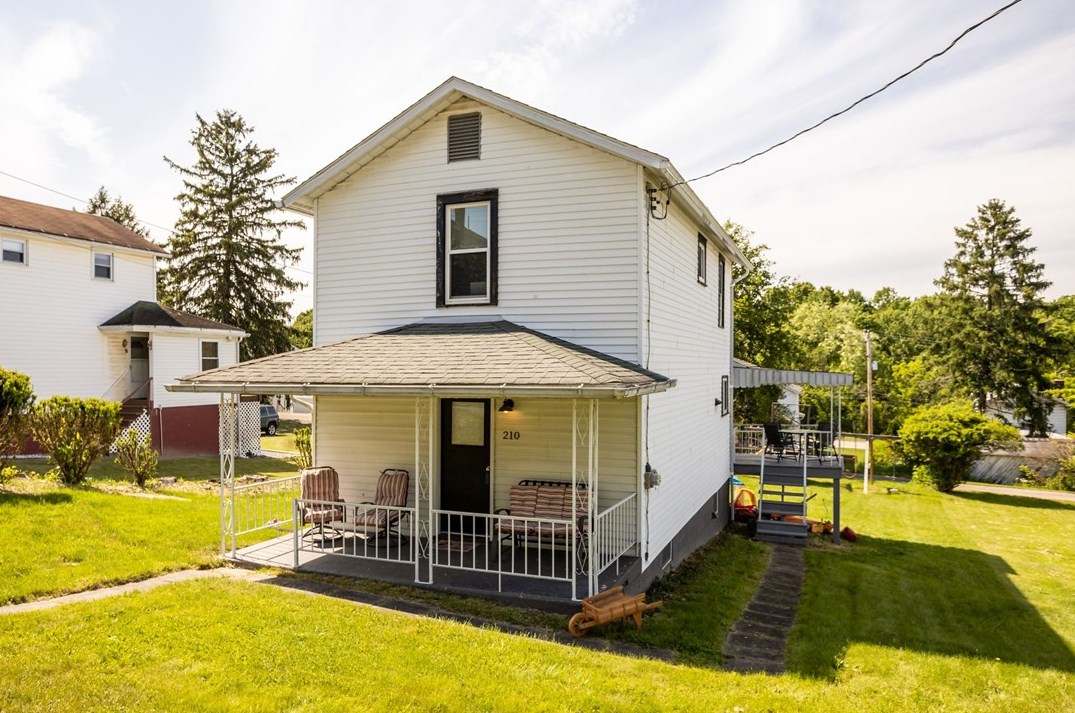 210 Orchard St, Bairdford, PA 15006