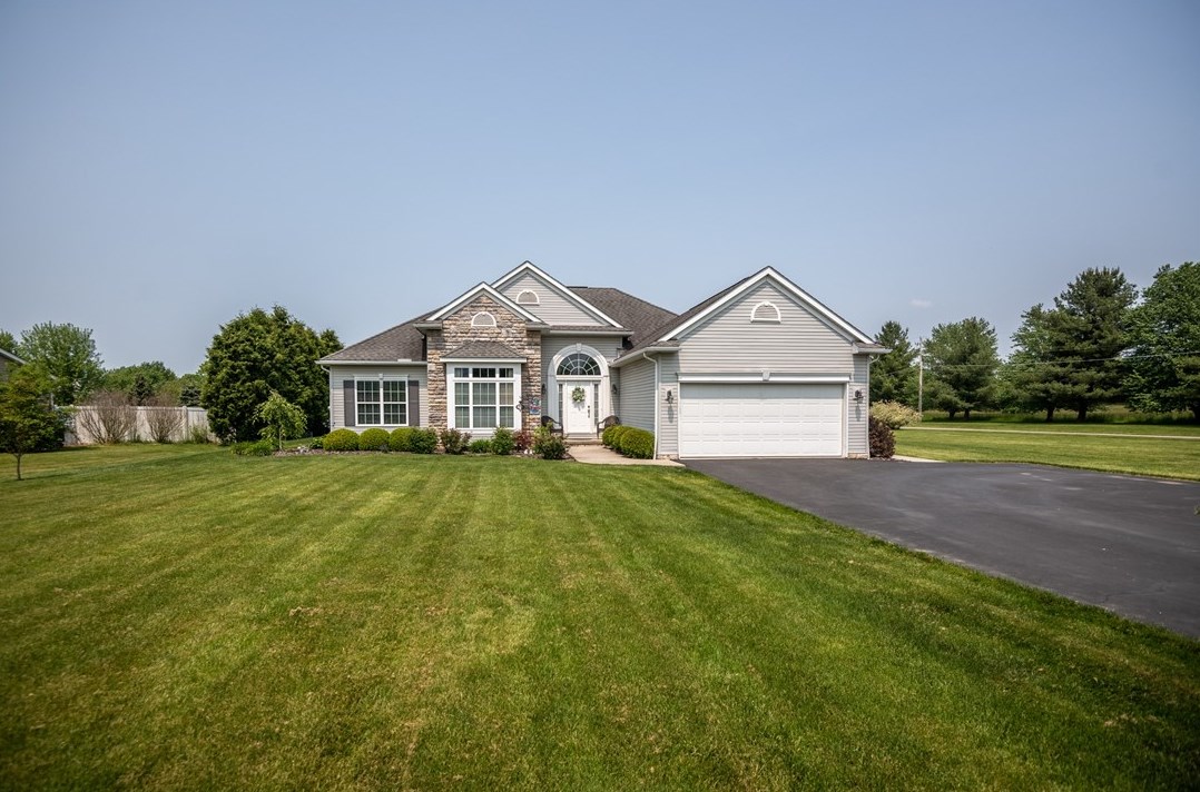 3191 Saranac Dr, Hermitage, PA 16150